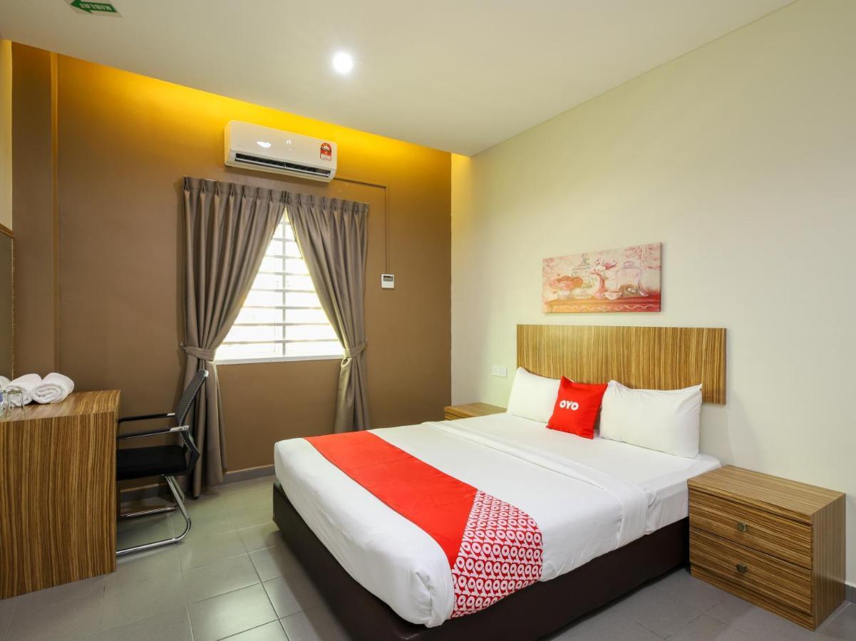 Oyo 89839 Riaz Hotel Malacca Eksteriør billede
