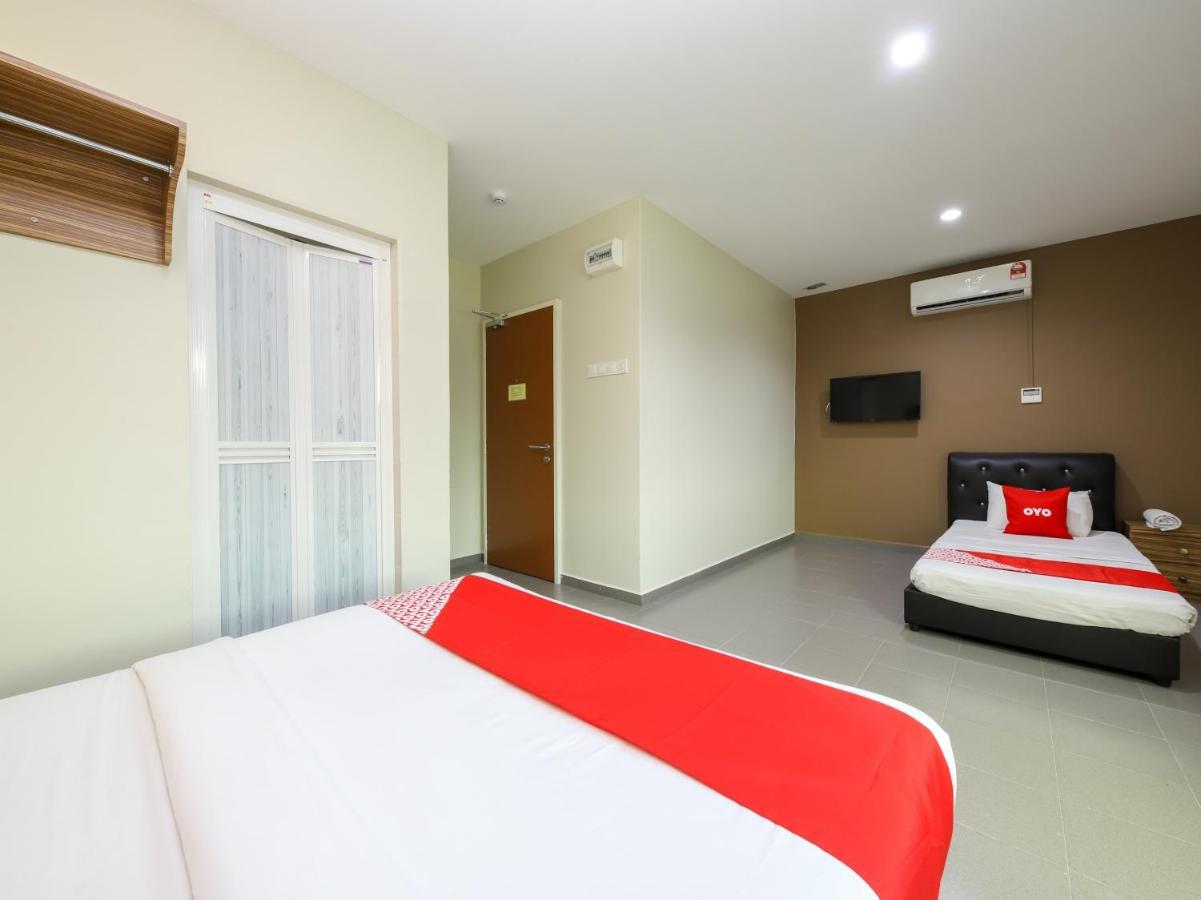 Oyo 89839 Riaz Hotel Malacca Eksteriør billede