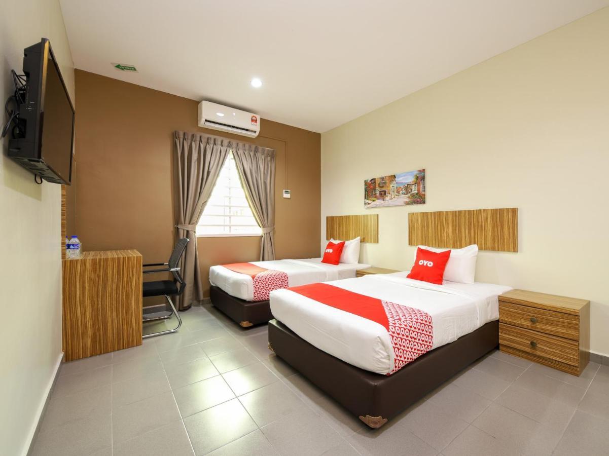 Oyo 89839 Riaz Hotel Malacca Eksteriør billede