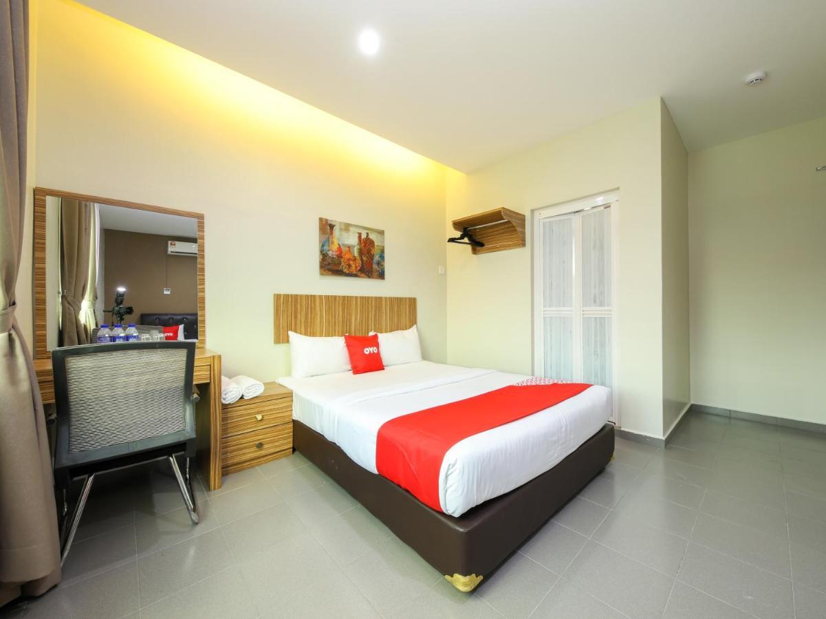 Oyo 89839 Riaz Hotel Malacca Eksteriør billede