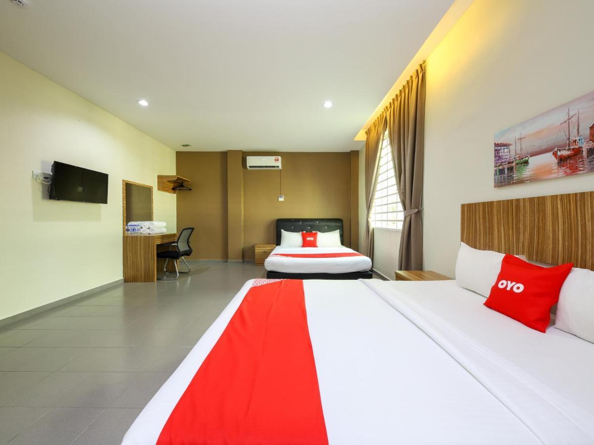 Oyo 89839 Riaz Hotel Malacca Eksteriør billede