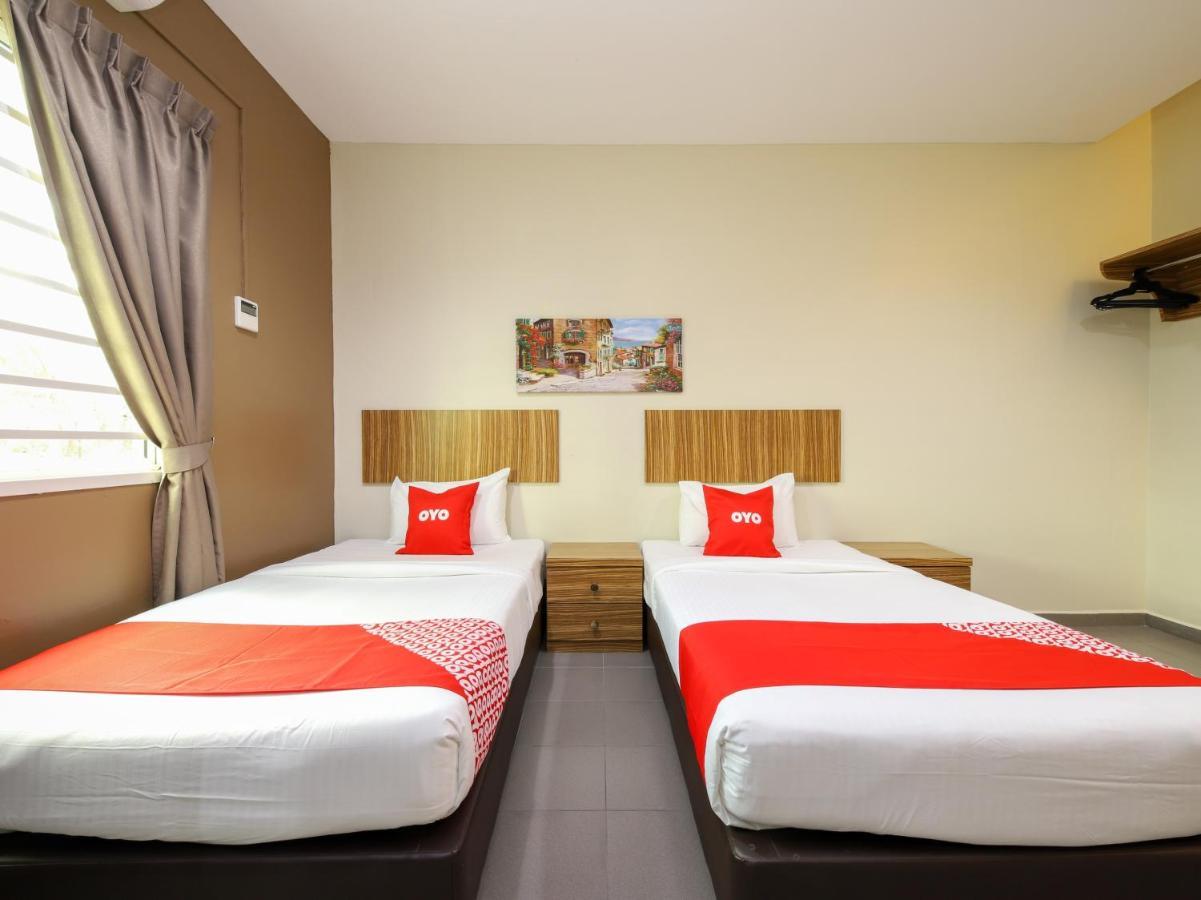 Oyo 89839 Riaz Hotel Malacca Eksteriør billede